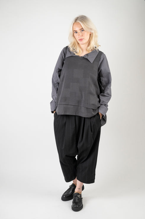 Knitted vest with geometric pattern